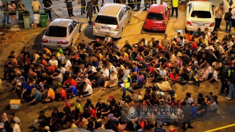 মালয়েশিয়ায় ৫৬ বাংলাদেশিসহ ২১৮ অবৈধ অভিবাসী আটক