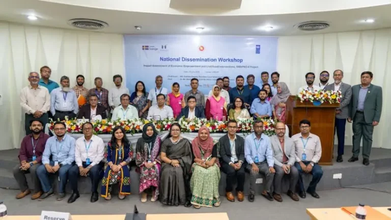 জলবায়ু-ঝুঁকিপূর্ণ ১০ হাজারের বেশি অতিদরিদ্র নারী পেলেন জীবিকা সহায়তা